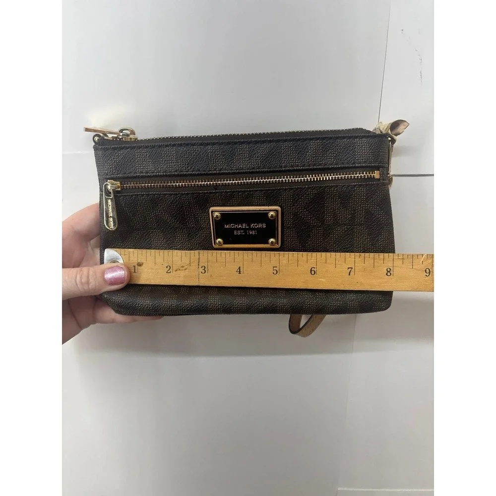Michael Kors Jet Set wristlet (8x5) Brown (Vintage 2013)